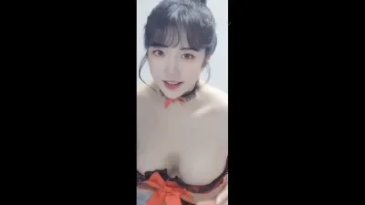 s_fute19 pyuri 그녀의 젖꼭지에 크림을 바르고 베개를 찧는다