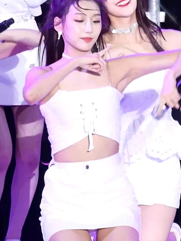 Busted! Got those two naughty Korean chicks in white, strutting their sexy booties on stage. KpopFap, things just got steamy. – @sweetjuice’s Sex Reel On koreanbj.club – TikTok Porn & Shorts