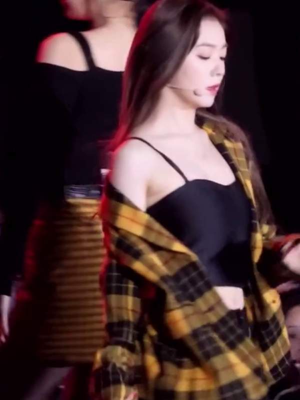 Your Kpop stunner caught mid-show, tits snug in her naughty black and yellow shirt. Size doesn’t matter, when it comes to fanservice. – @hotdance’s Sex Reel On koreanbj.club – TikTok Porn & Shorts
