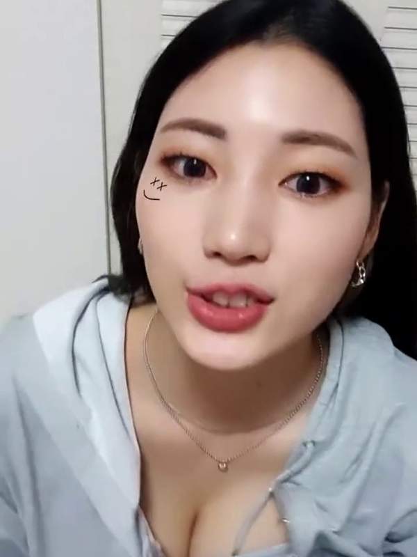 Your favorite Asian bombshell posing provocatively, ain’t she just yummy? 💦 Get ready to pop one off to your Kpop fantasies. – @dancingqueen’s Sex Reel On koreanbj.club – TikTok Porn & Shorts