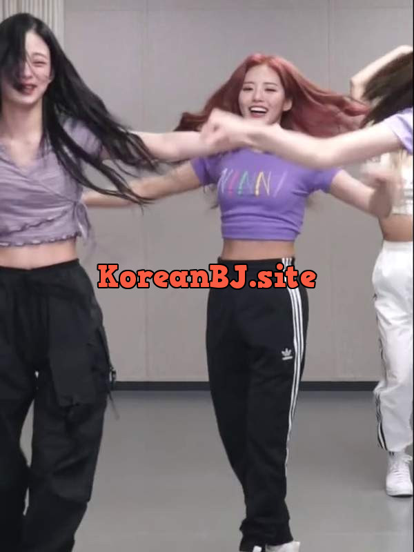 Got your hearts thumping, didn’t I? 😉 Just a bunch of sexy chicks twerking. Swipe for more tantalizing KpopFap eyecandies. 🔥 – @dancingqueen’s Sex Reel On koreanbj.club – TikTok Porn & Shorts