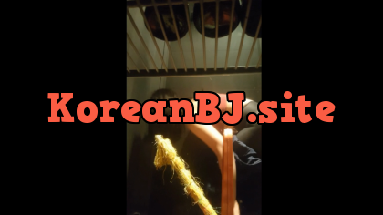 와인바 창고 옷갈아입는 직원들