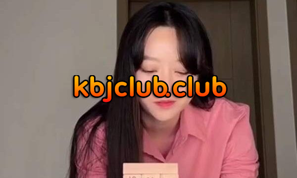 Naked korean amateur plays a risky game with wooden blocks reavealing pussy – @pandoras’s Sex Reel On koreanbj.club – TikTok Porn & Shorts