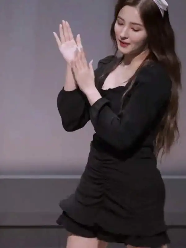 Look at me, slaying in this black dress on stage, clapping on every beat. Wanna watch more of my spicy KpopFap moves? – @bestia’s Sex Reel On koreanbj.club – TikTok Porn & Shorts