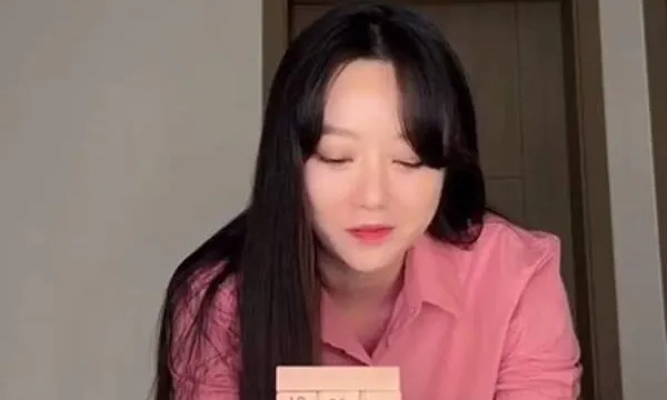 Naked korean amateur plays a risky game with wooden blocks reavealing pussy – @pandoras’s Sex Reel On koreanbj.club – TikTok Porn & Shorts