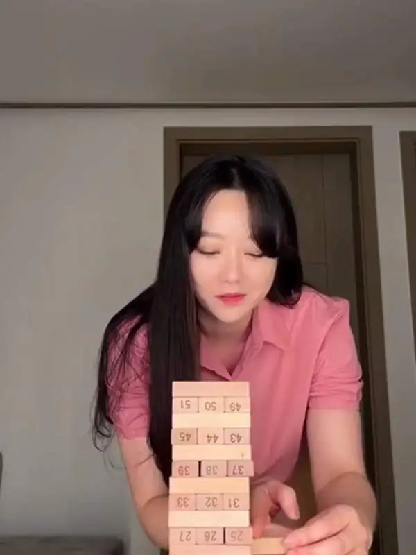 Naked korean amateur plays a risky game with wooden blocks reavealing pussy – @pandoras’s Sex Reel On koreanbj.club – TikTok Porn & Shorts